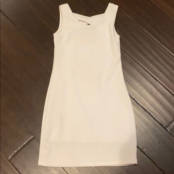 White pencil dress with crisscross in the back - Picture 1 of 2